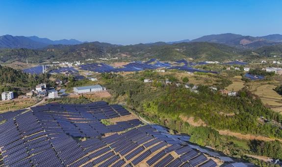 光伏產(chǎn)業(yè)點亮“綠”經(jīng)濟